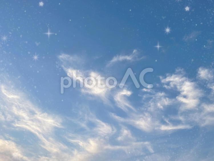 　空　　雲　光　美しい　コピースペース　ナチュラル　 雲,光,コピースペースの写真素材