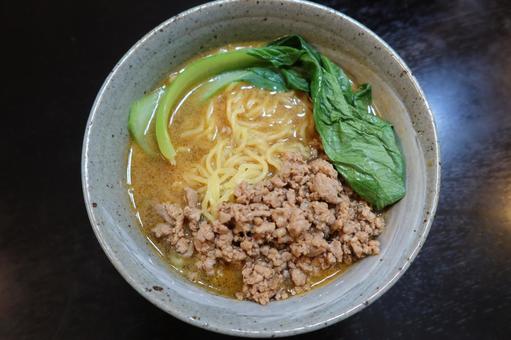 手づくり担々麺(上から) 手づくり担々麺(上から)の写真