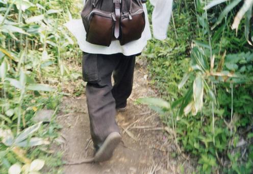 山道をかける01 山道をかける01 歩く,走る,足の写真素材