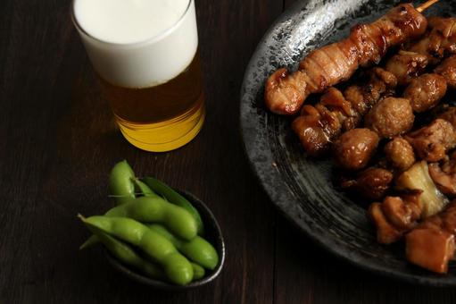 焼き鳥と枝豆とビール 焼き鳥と枝豆とビール 焼き鳥,枝豆,ビールの写真素材