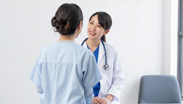 医療イメージ 診察する若い医療関係者 医療イメージ 診察する若い医療関係者の写真