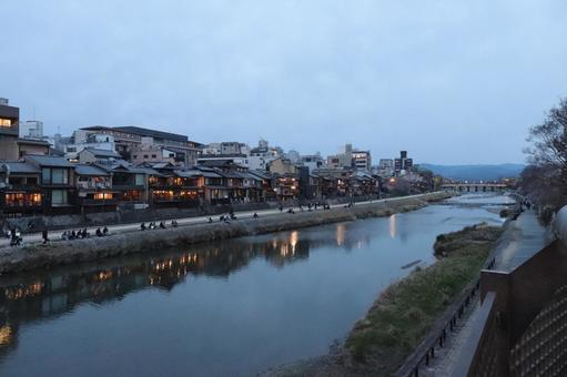 鴨川 鴨川 京都,観光地,町並みの写真素材