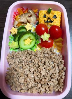 ハロウィンそぼろお弁当 ハロウィンそぼろお弁当 ハロウィン,halloween,ジャックオランタンの写真素材