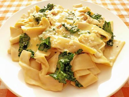 ケールと豆腐干のカルボナーラ カルボナーラ,豆腐干,ケールの写真素材