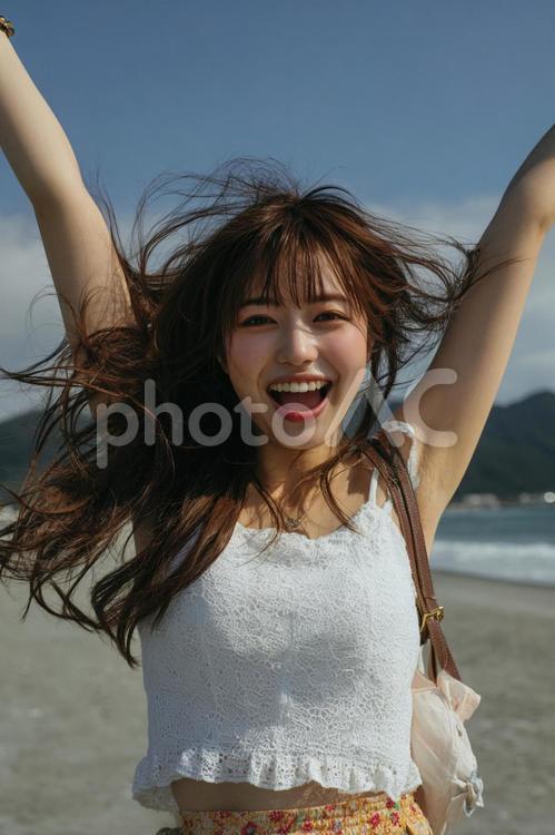 はじける夏、笑顔もきらめいて 夏,笑顔,女性の写真素材