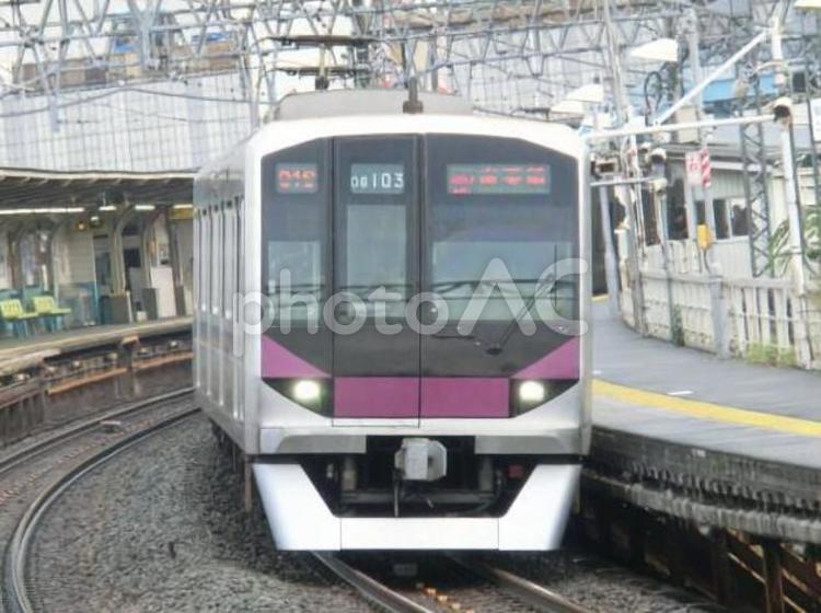 駅から見た東武伊勢崎線の車両 東武,伊勢崎線,東急の写真素材