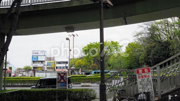 入間市駅の駅前・夕方の風景・埼玉県入間市 入間市駅,西武鉄道,駅前の写真素材