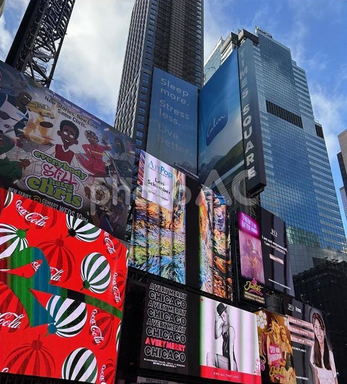ニューヨーク　タイムズスクエア お店,ビル,タイムズスクエアの写真素材