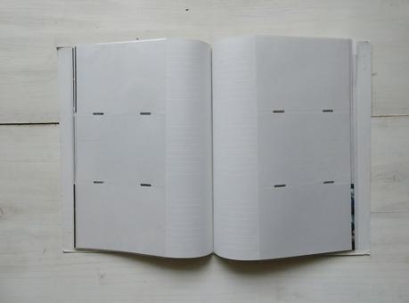 白板と写真アルバム見開き 白板と写真アルバム見開き 写真,アルバム,見開きの写真素材