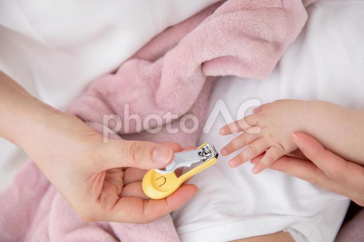 赤ちゃんの爪切り 爪切り,赤ちゃん,ベビーケアの写真素材