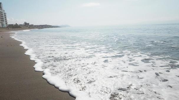 晴れた日の海の波打ち際 海,波,白波の写真素材