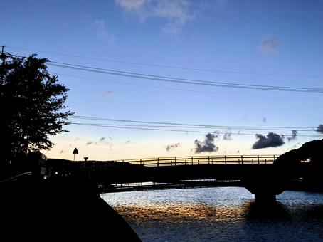 夕暮れ 橋 夕暮れ 橋の写真