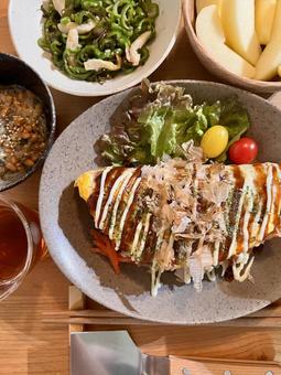 オムそば定食 ご飯,料理,おうちごはんの写真素材