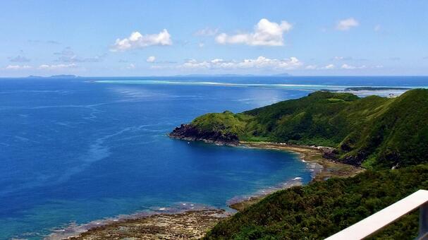 沖縄県久米島の海沿いの断崖と紺碧の海 断崖,岬,海の写真素材