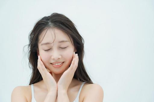 Beauty image of a woman with moist skin, güzellik, kadın, cilt bakımı, JPG