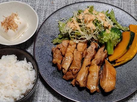 夕食 鶏もも肉の照り焼き 夕食 鶏もも肉の照り焼き ごはん,鶏の照り焼き,鶏肉の写真素材
