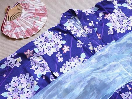 開いた扇子 紫陽花柄の浴衣と水色の帯 開いた扇子 紫陽花柄の浴衣と水色の帯 扇子,浴衣,オーガンジーの写真素材