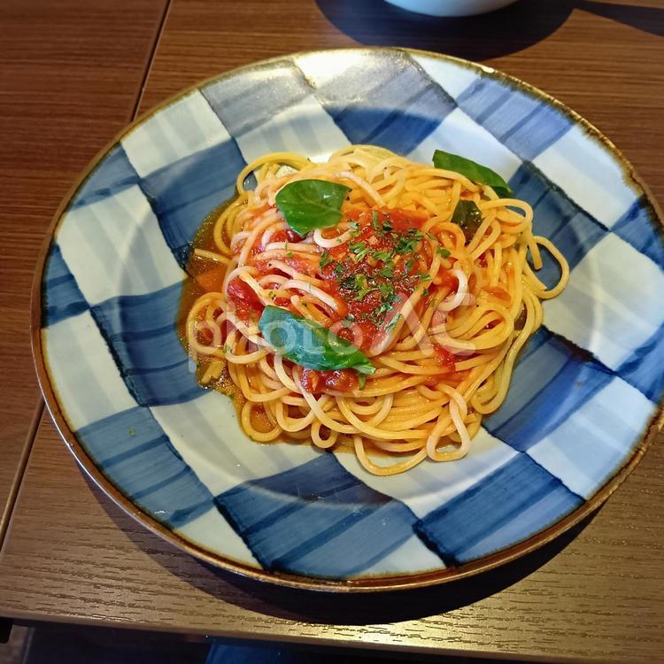 トマトソースとバジルのパスタ2 トマトソース,パスタ,バジルの写真素材