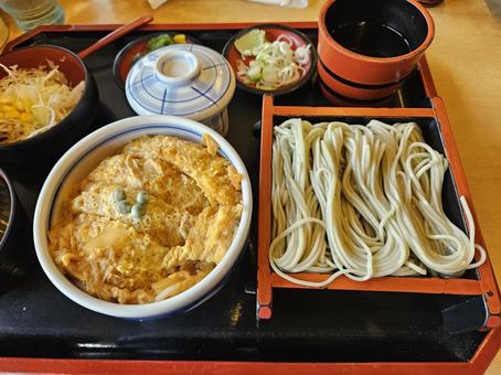 カツ丼と蕎麦セット02 カツ丼と蕎麦セット02 蕎麦,そば,へぎそばの写真素材