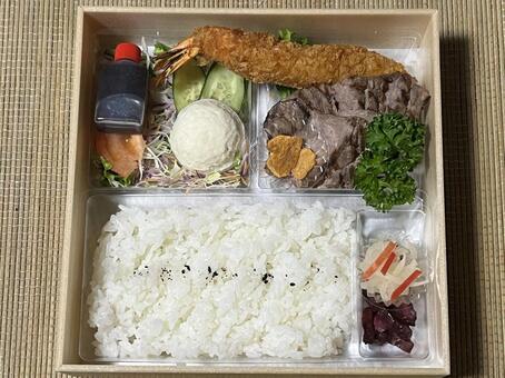 お弁当 弁当,揚げ物,煮物の写真素材