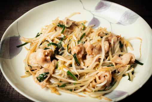 もやしと豚肉の炒め物 豚バラ,豚肉,もやしの写真素材