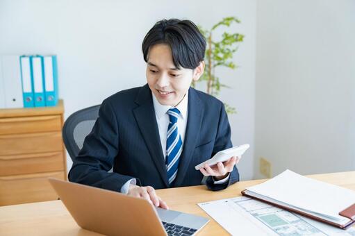 仕事をする営業マン 営業,営業マン,不動産の写真素材