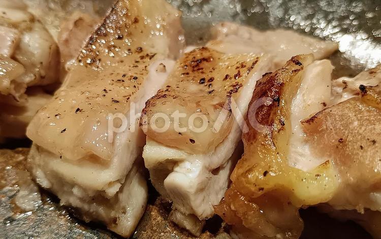 焼いた鶏のもも肉の接写 鶏肉,食べる,食事の写真素材