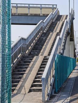 歩道橋の階段とスロープ 歩道橋,階段,スロープの写真素材