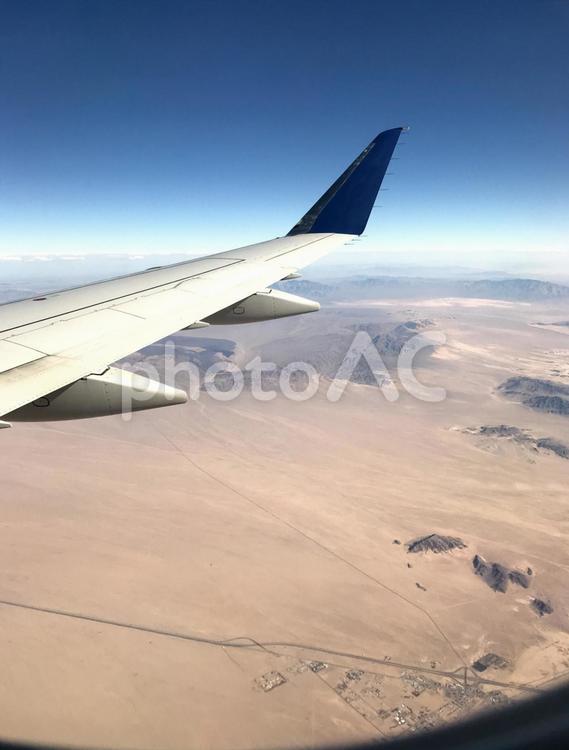 飛行機から見下ろすラスベガスの砂漠 飛行機,砂漠,海外の写真素材