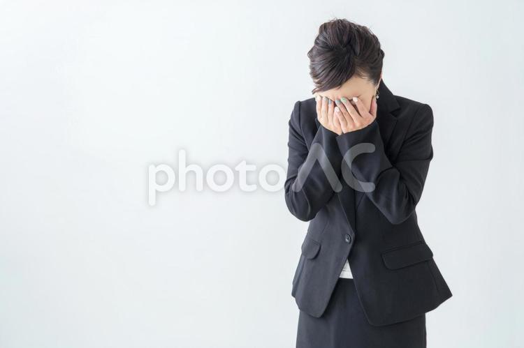 【切抜PSD】泣く女性 泣く,悩む,困るの写真素材
