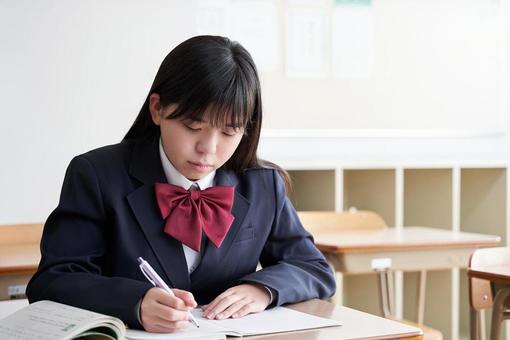Japanese girls junior high school students studying in the classroom, JPG Japanese girls junior high school students studying in the classroom, студент средней школы, женщина, японский, JPG