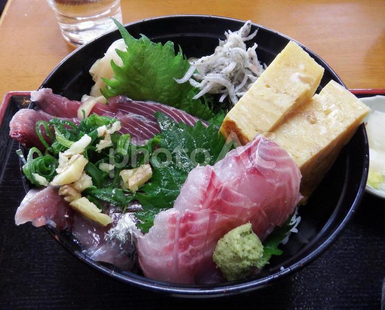 海鮮丼・西伊豆町 海鮮丼,昼食,白身魚の写真素材