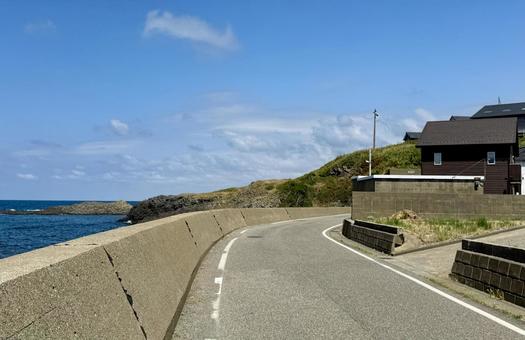 福井県東尋坊周辺雄島手前の漁村に続く道路 福井県東尋坊周辺雄島手前の漁村に続く道路 住宅街,昔ながら,田舎の写真素材