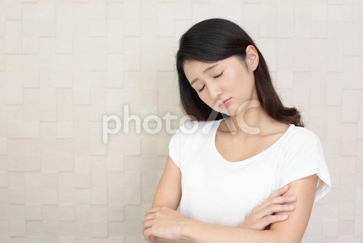 疲れた表情の主婦 女性,女,ストレスの写真素材