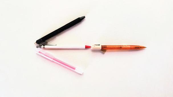 筆記用具で作った矢印 筆記用具で作った矢印 矢印,筆記用具,記号の写真素材
