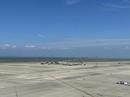 滑走路と水平線 中部国際空港 滑走路と水平線 中部国際空港 滑走路,セントレア,中部国際空港の写真素材