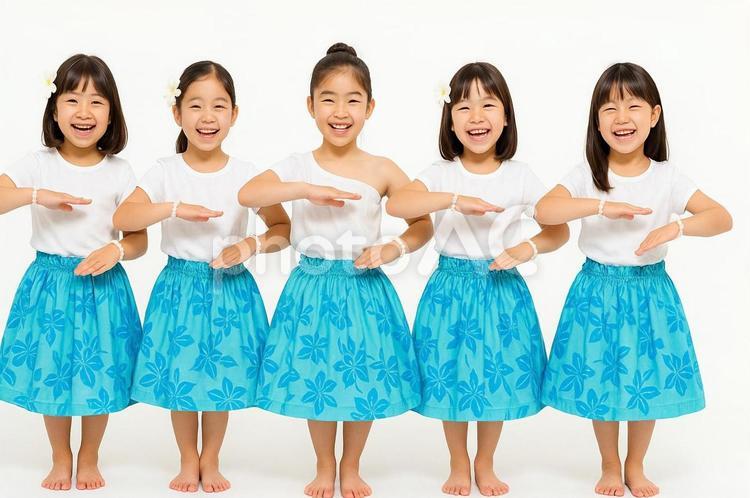 フラダンスを踊る笑顔の子供たち・ケイキ フラダンス,ケイキ,ハワイアンの写真素材
