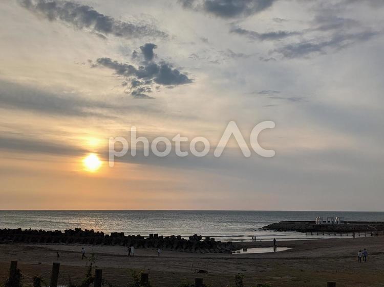 海と夕日 空,雲,グラデーションの写真素材