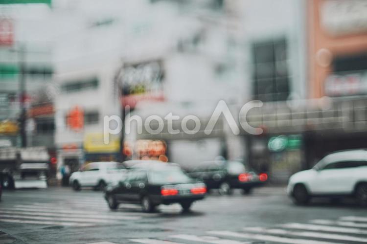 雨の日の運転 ぼかし風景 雨,運転,街の写真素材