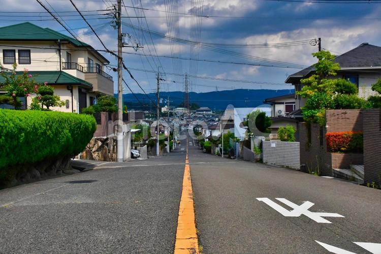 或る住宅街。 住宅街,生活道路,風景の写真素材