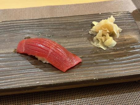 銀座の寿司屋のマグロ赤身 銀座の寿司屋のマグロ赤身の写真