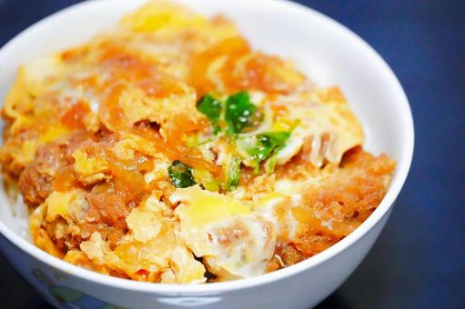 かつ丼 食事,食卓,かつ丼の写真素材