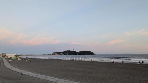 パステルカラーの夕焼けと江の島 パステルカラーの夕焼けと江の島 空,景色,鵠沼海岸の写真素材