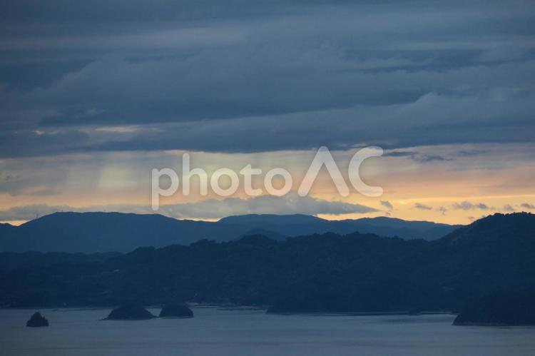 瀬戸の夕暮れ 水域,雪,湖の写真素材