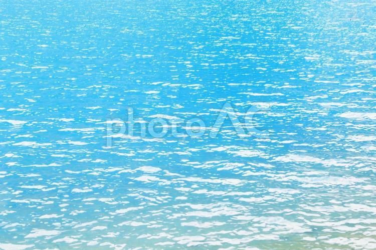 クリアな水辺のイメージ 海,湖,背景の写真素材