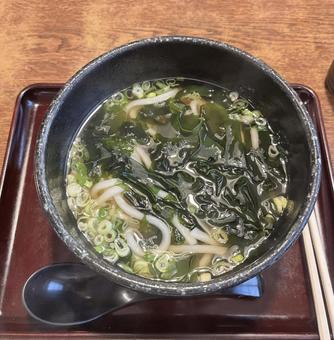 わかめうどん うどん,ワカメ,食事の写真素材