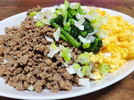 豪快な三色丼 豪快な三色丼の写真