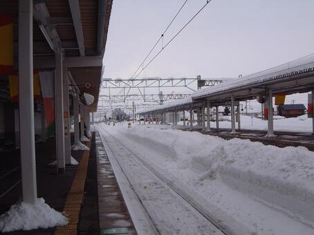 雪の米沢駅② 冬,雪,米沢駅の写真素材