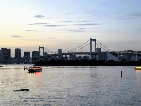 夕暮れのお台場から見た東京の景色 夕暮れのお台場から見た東京の景色 東京,お台場,東京湾の写真素材