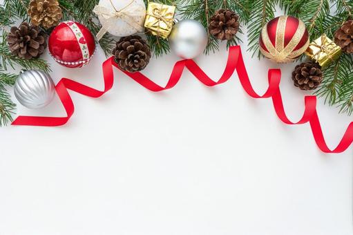 赤いリボンとクリスマスフレーム クリスマス,オーナメント,フレームの写真素材